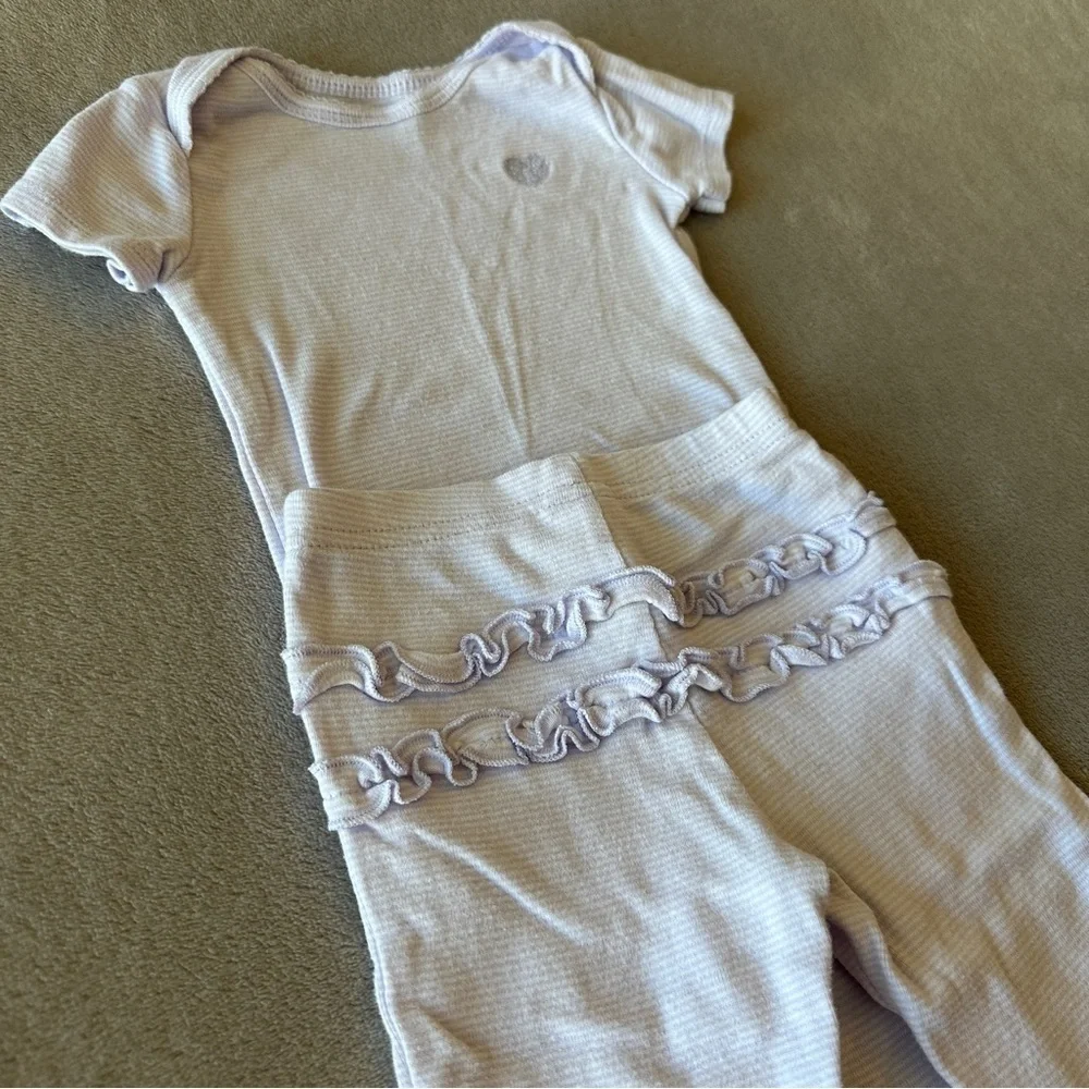 EUC Carter’s 2pc Baby Girl Outfit Set, Light Periwinkle Stripe, 6-9 Months